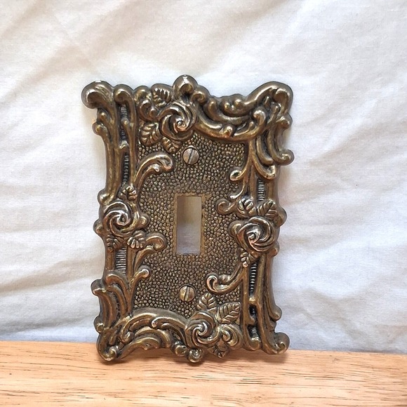 American TacK Other - 1967 American Tack & Hardware 60T Ornate Floral Metal Plate Cover Single Switch
